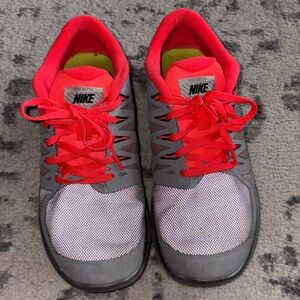 Women’s nike free run tennis shoes